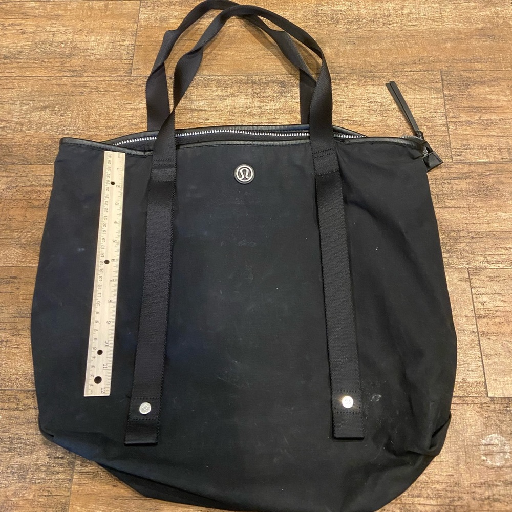 Lululemon tote bag